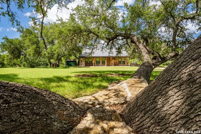 1040 Panther Hill Road Vanderpool, TX 78885