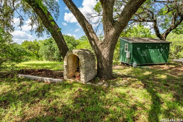 1040 Panther Hill Road Vanderpool, TX 78885