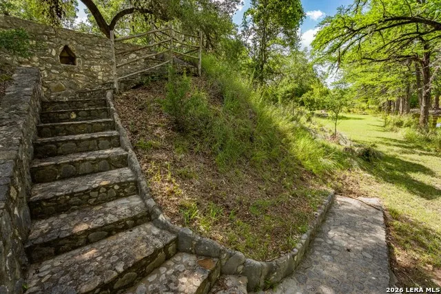 1040 Panther Hill Road Vanderpool, TX 78885