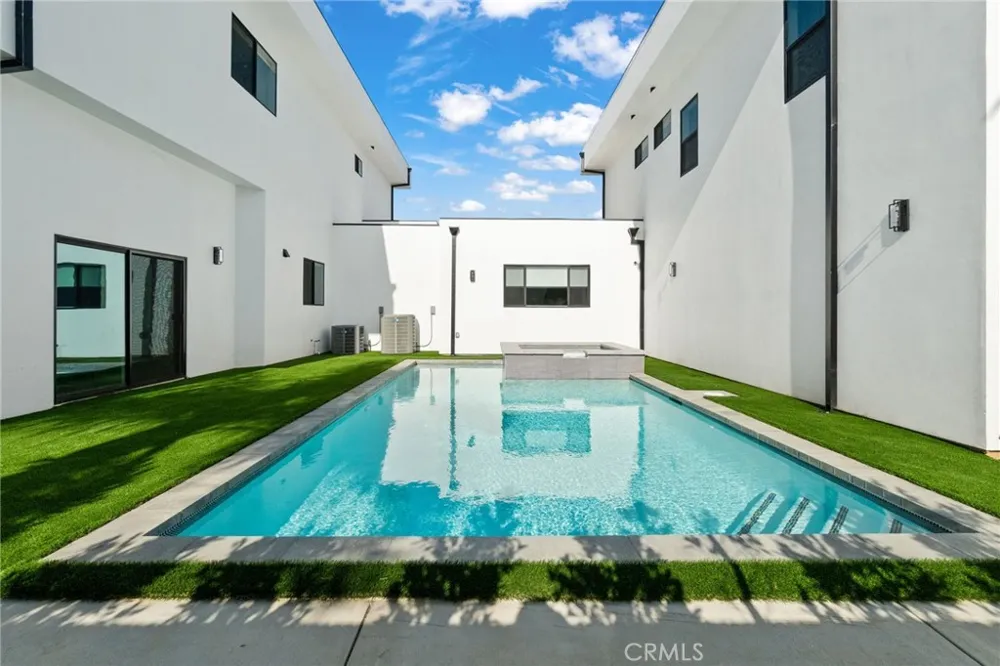 4415 Parkview Drive Lakewood, CA 90712