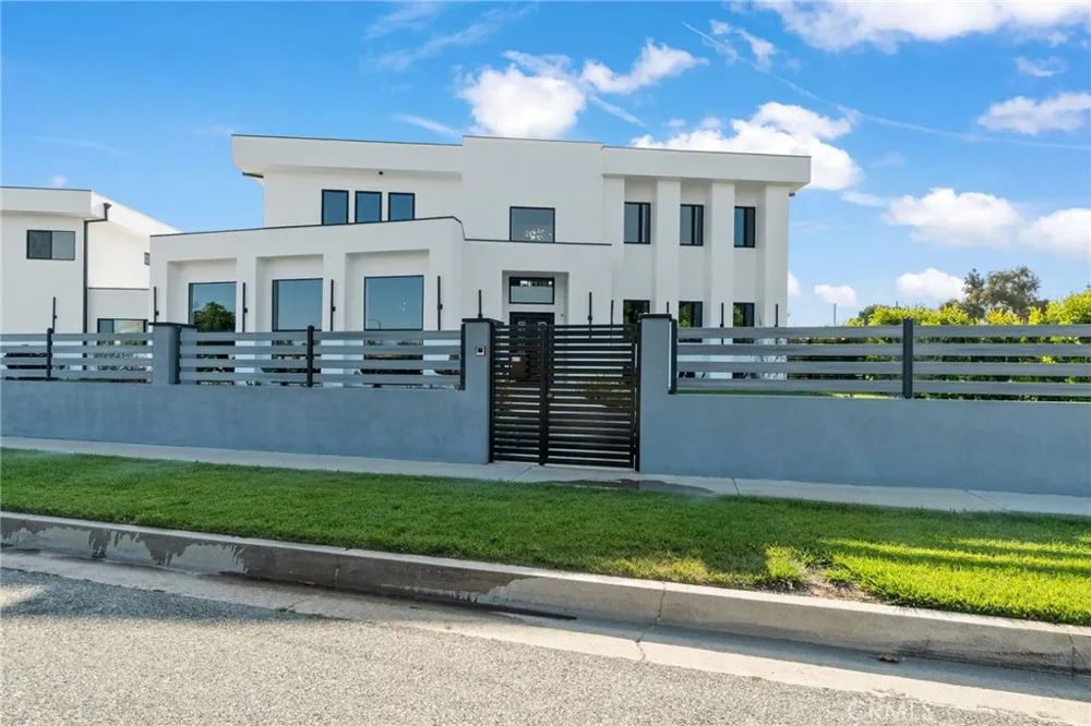 4415 Parkview Drive Lakewood, CA 90712