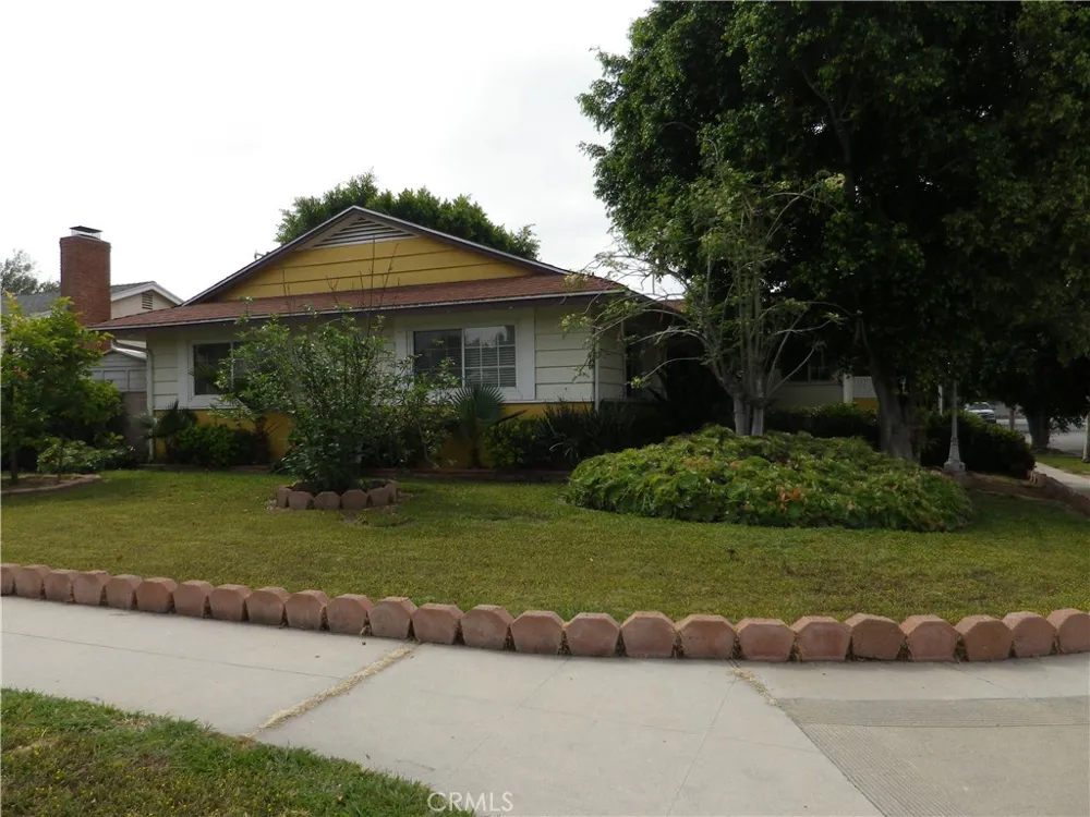 9916 Whitaker Avenue North Hills, CA 91343