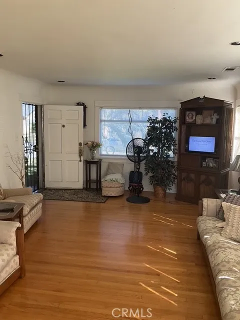 4165 2nd Los Angeles, CA 90008