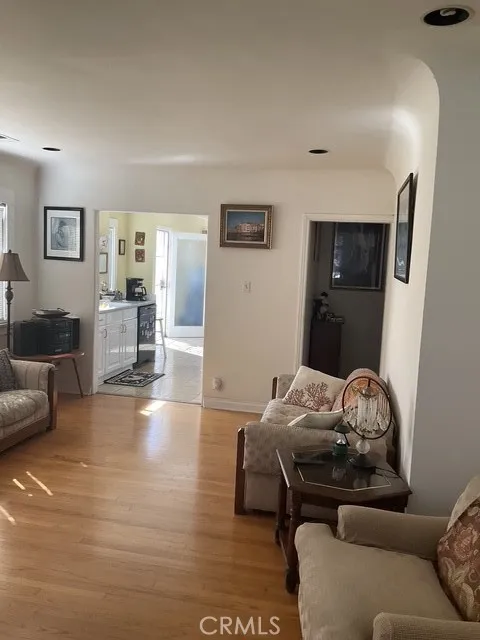 4165 2nd Los Angeles, CA 90008