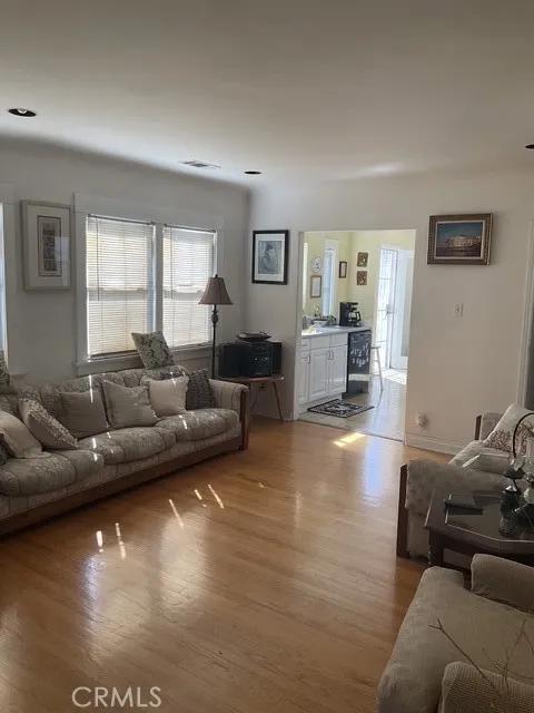 4165 2nd Los Angeles, CA 90008