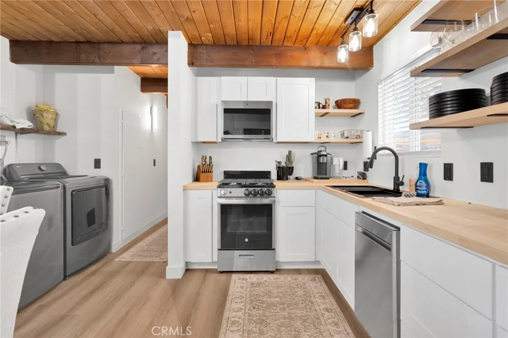 279 Los Angeles Sugarloaf, CA 92386