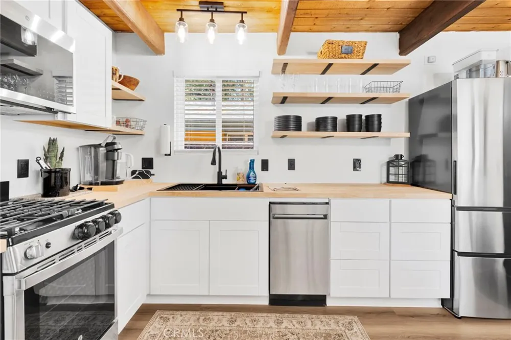 279 Los Angeles Sugarloaf, CA 92386