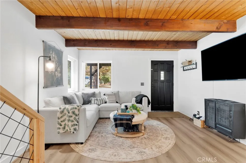 279 Los Angeles Sugarloaf, CA 92386