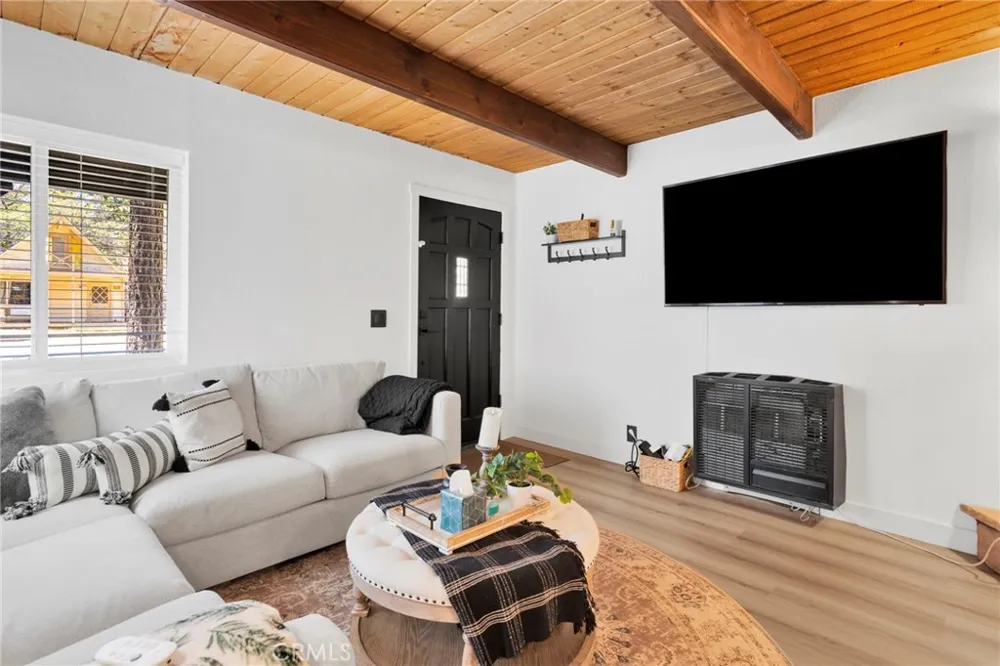 279 Los Angeles Sugarloaf, CA 92386