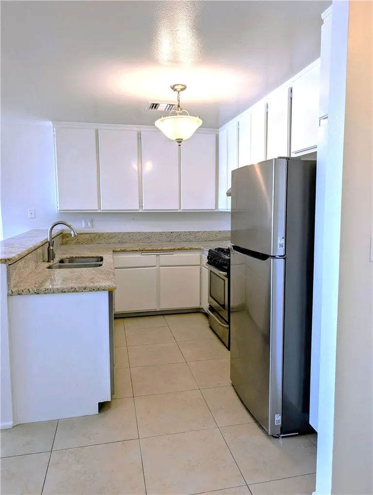 17330 CHATSWORTH STREET #9 Granada Hills, CA 91344