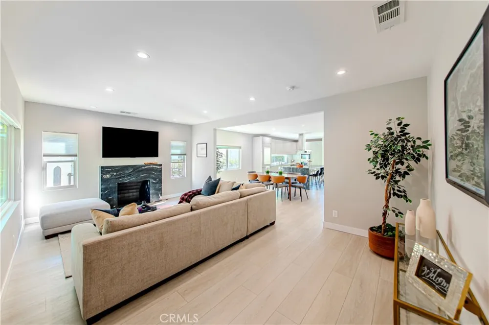 507 Formosa Los Angeles, CA 90036