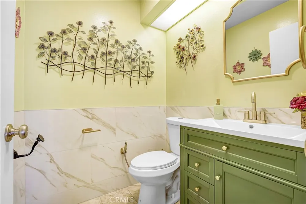 20737 Roscoe Boulevard #203 Winnetka, CA 91306