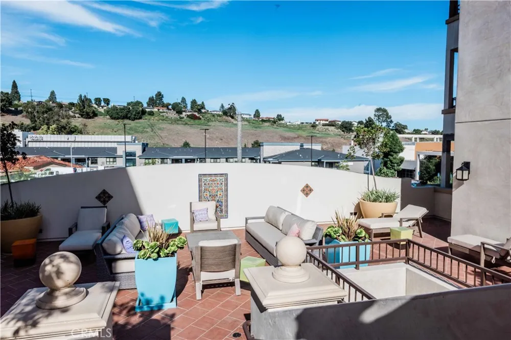 627 Deep Valley Drive #216 Rolling Hills Estates, CA 90274