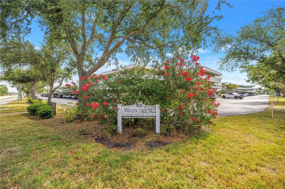 4720 LOCUST STREET NE #318 St Petersburg, FL 33703