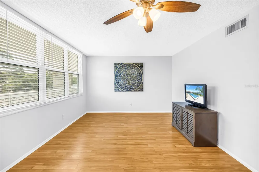 4720 LOCUST STREET NE #318 St Petersburg, FL 33703