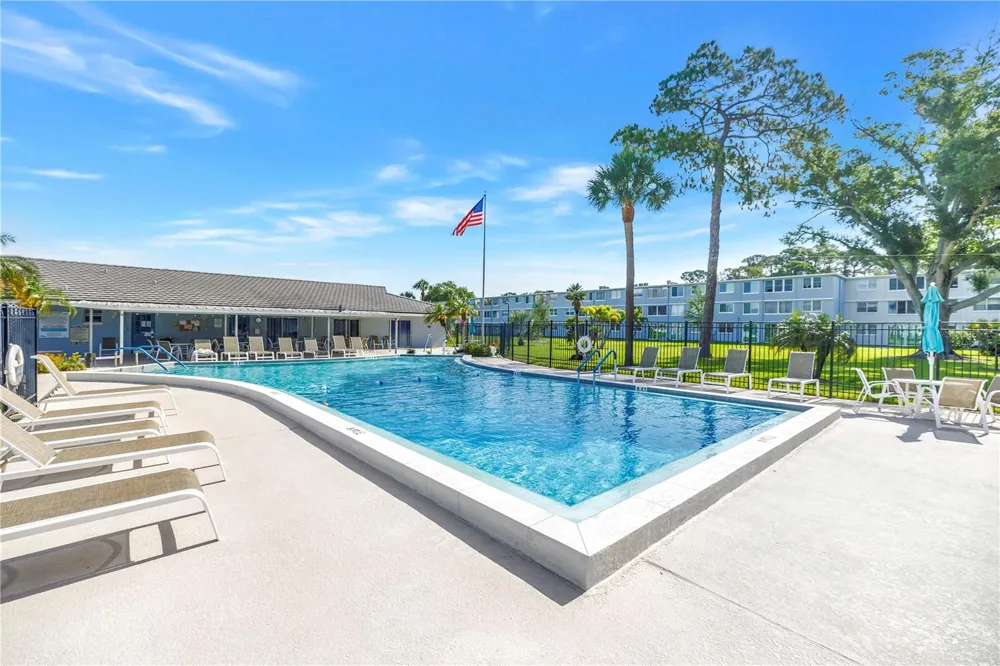 4720 LOCUST STREET NE #318 St Petersburg, FL 33703