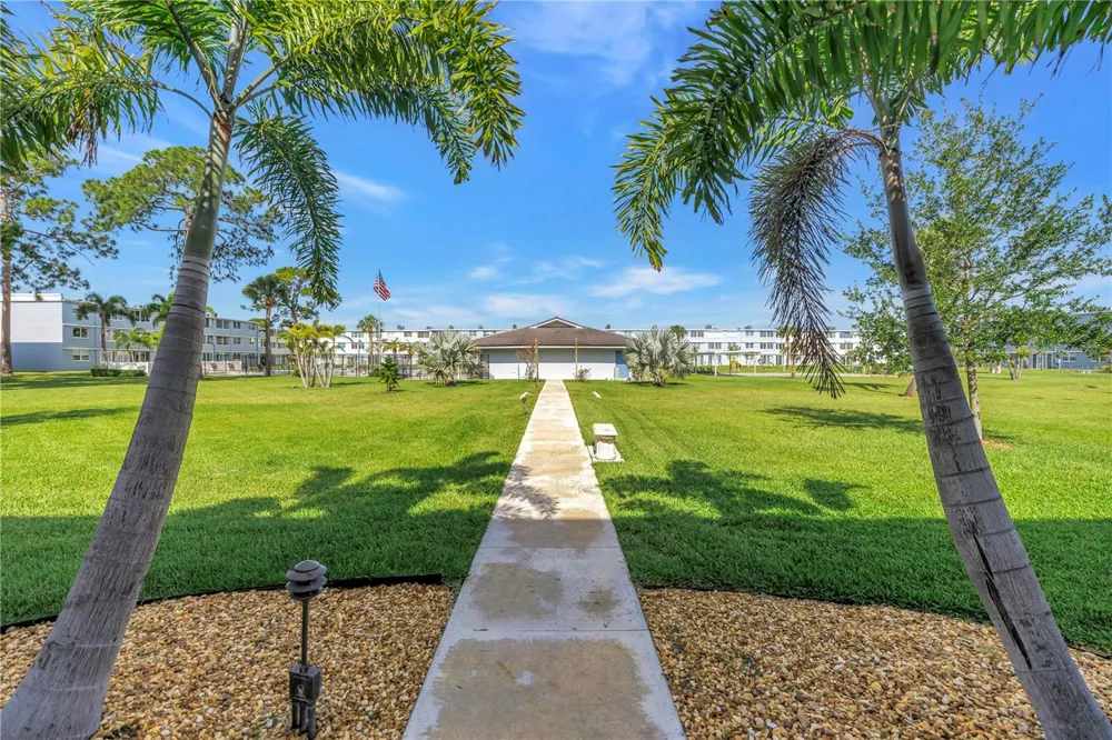 4720 LOCUST STREET NE #318 St Petersburg, FL 33703