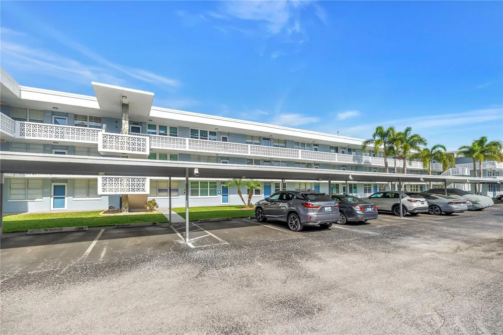 4720 LOCUST STREET NE #318 St Petersburg, FL 33703