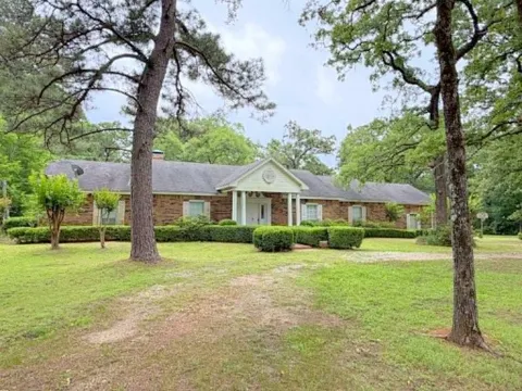 1123 Creekwood Street