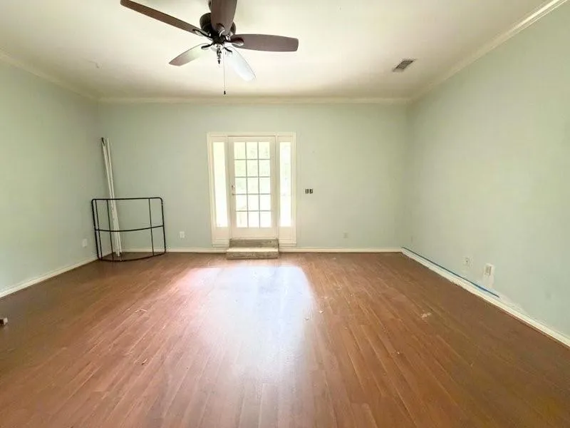 1123 Creekwood Street Crockett, TX 75835