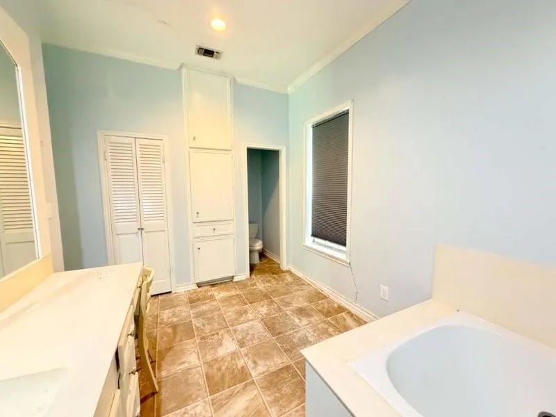 1123 Creekwood Street Crockett, TX 75835