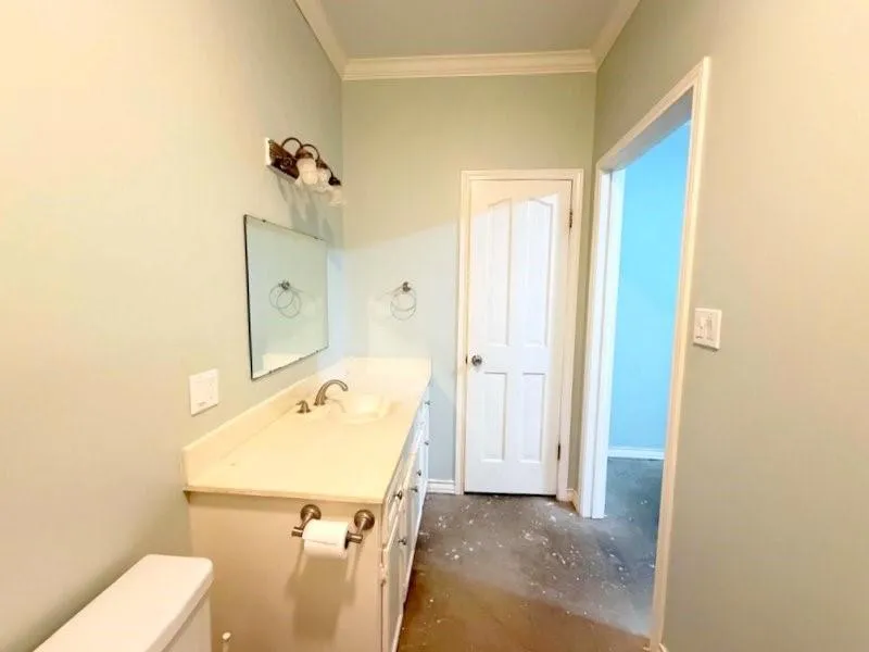 1123 Creekwood Street Crockett, TX 75835