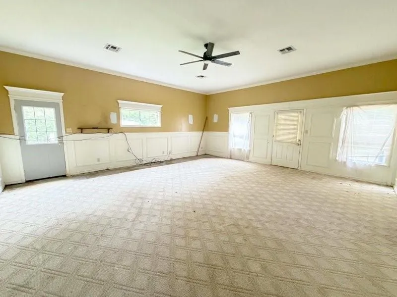 1123 Creekwood Street Crockett, TX 75835