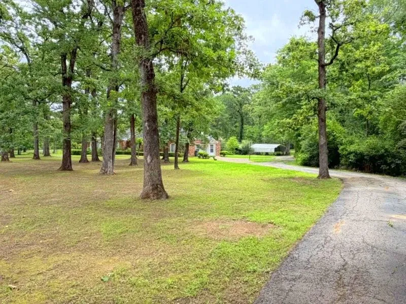 1123 Creekwood Street Crockett, TX 75835