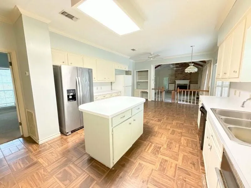 1123 Creekwood Street Crockett, TX 75835