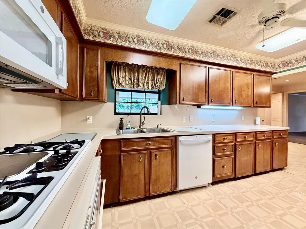 2735 Webster Street Liberty, TX 77575