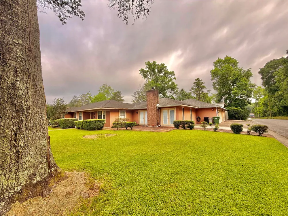 2735 Webster Street Liberty, TX 77575