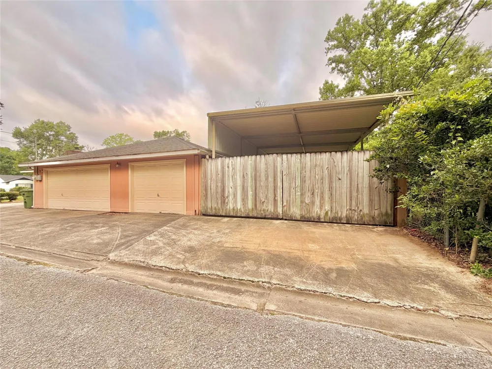 2735 Webster Street Liberty, TX 77575