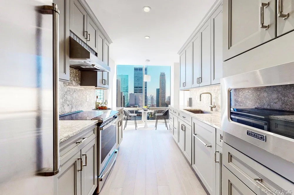 641 5th Avenue #29D New York (Manhattan), NY 10022