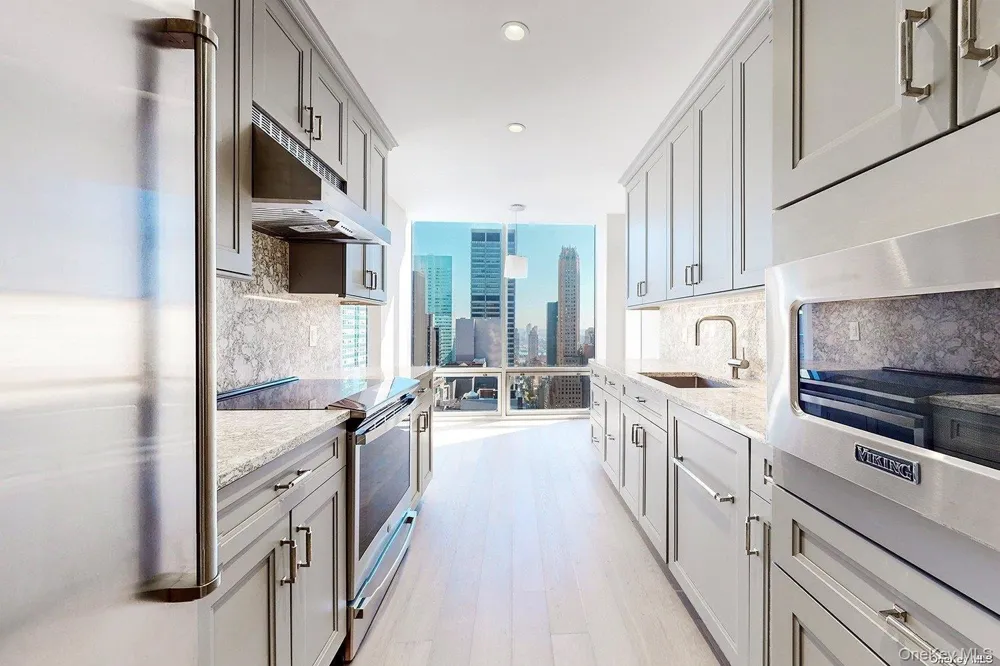 641 5th Avenue #29D New York (Manhattan), NY 10022