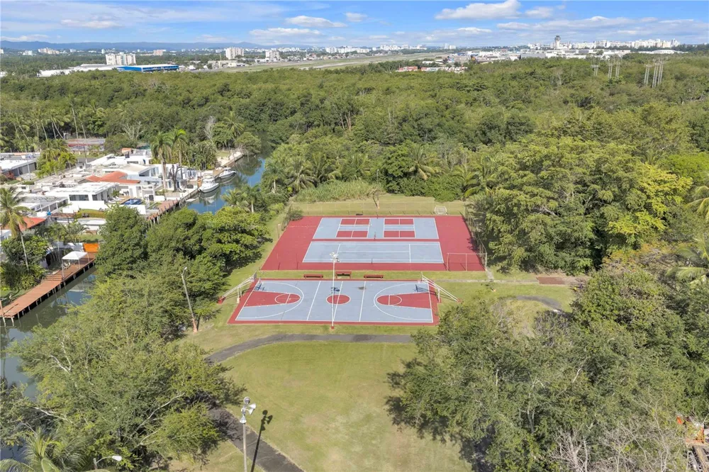 R88 CALLE 7 Carolina, PR 00979