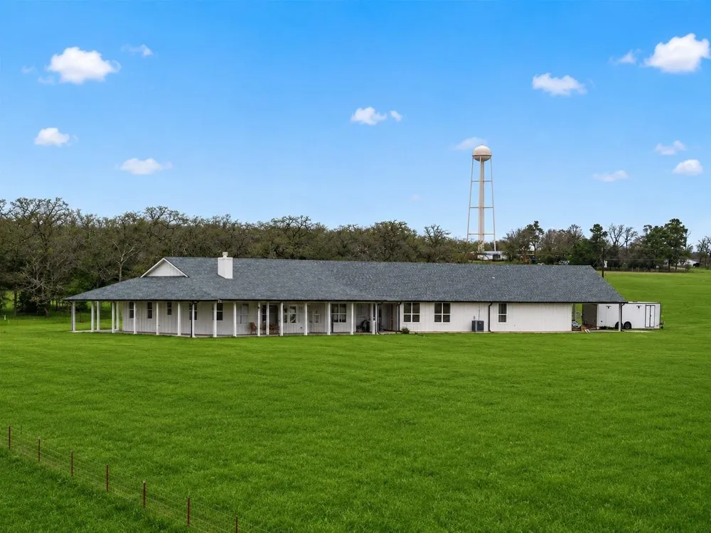 2300 Farm To Market 2095 Cameron, TX 76520