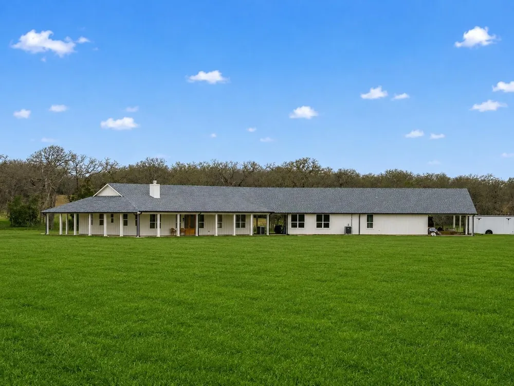 2300 Farm To Market 2095 Cameron, TX 76520