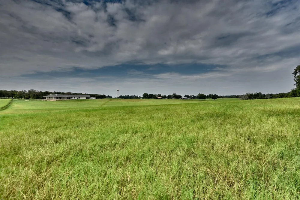 2300 Farm To Market 2095 Cameron, TX 76520