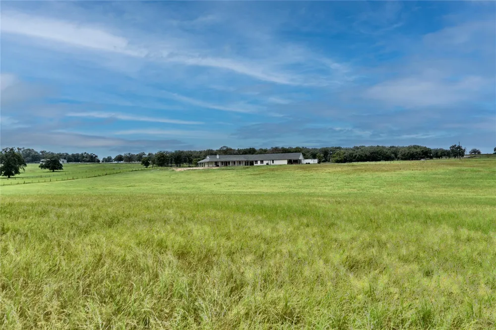 2300 Farm To Market 2095 Cameron, TX 76520