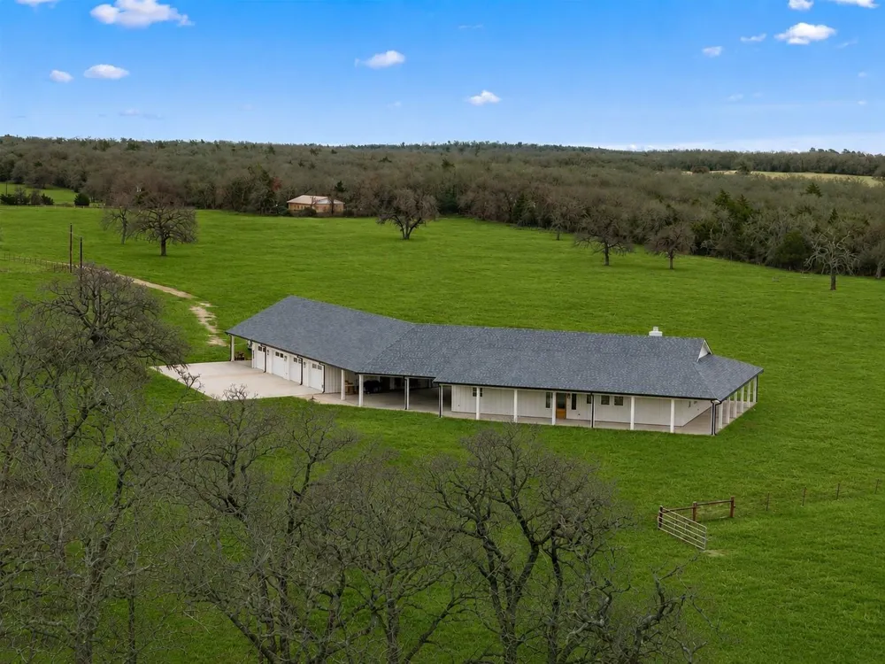 2300 Farm To Market 2095 Cameron, TX 76520