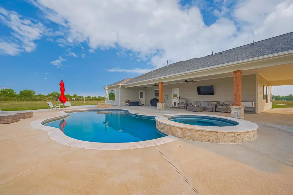 16702 Dipple Road Guy, TX 77444