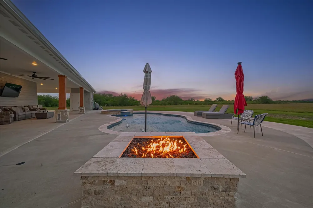 16702 Dipple Road Guy, TX 77444