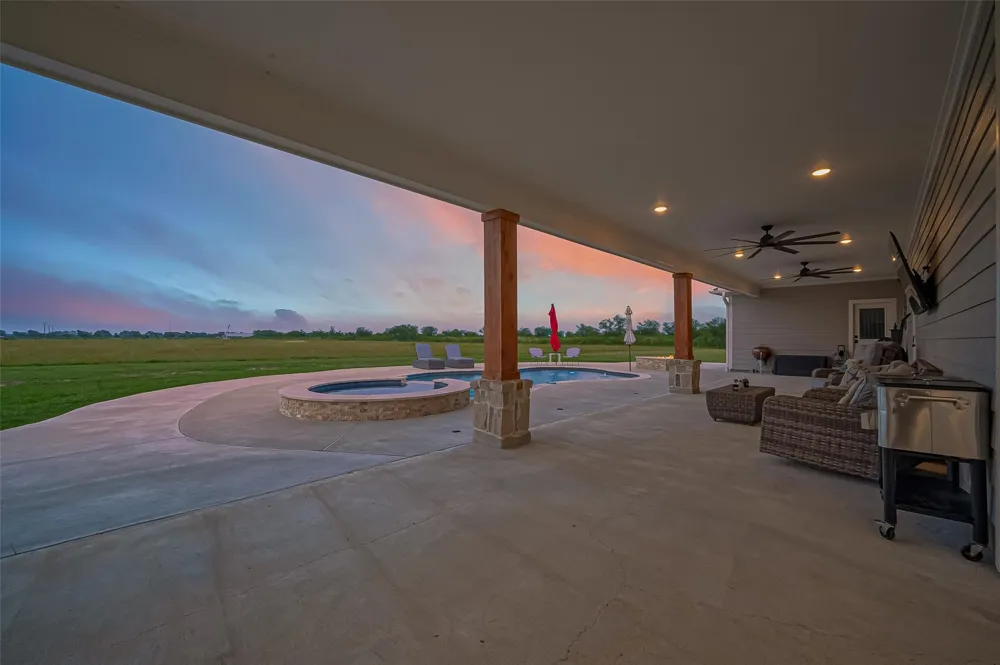 16702 Dipple Road Guy, TX 77444