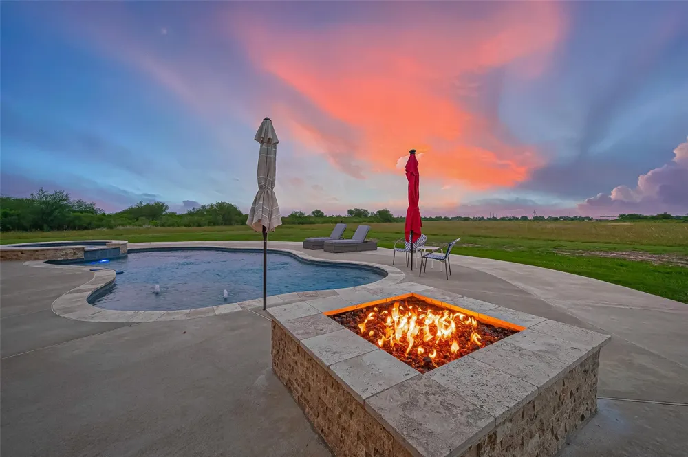 16702 Dipple Road Guy, TX 77444