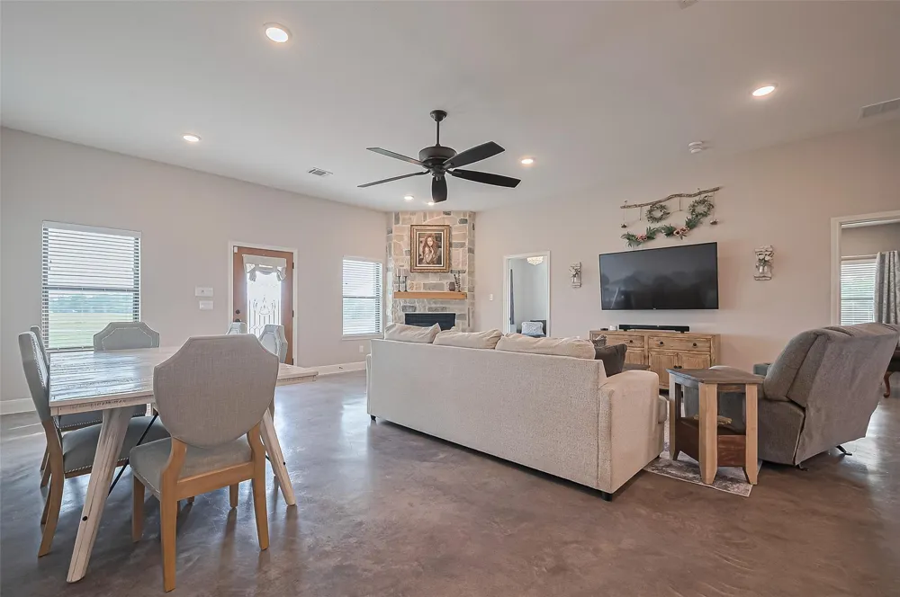 16702 Dipple Road Guy, TX 77444