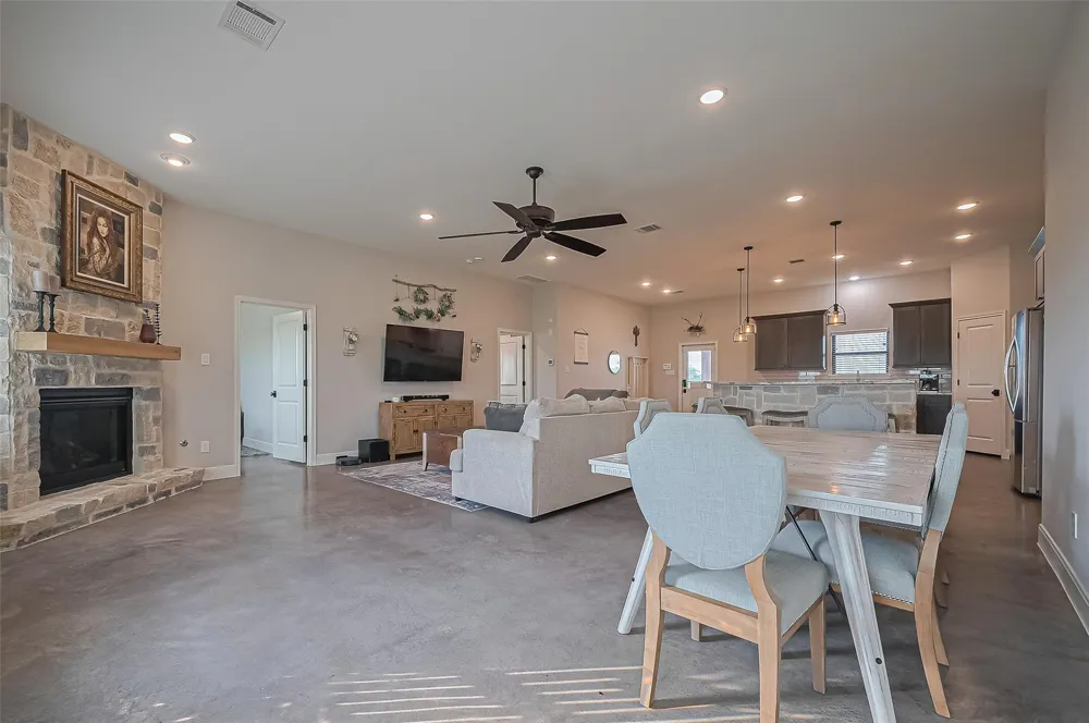 16702 Dipple Road Guy, TX 77444