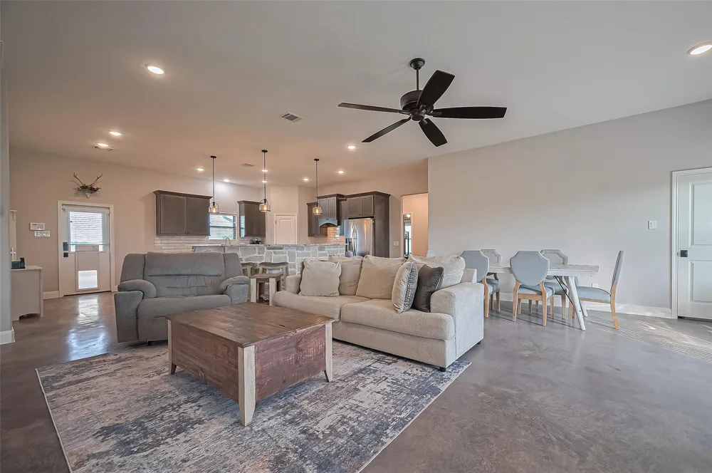 16702 Dipple Road Guy, TX 77444