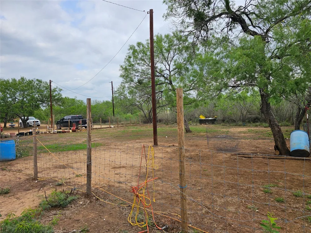 608 Country Breeze Floresville, TX 78114