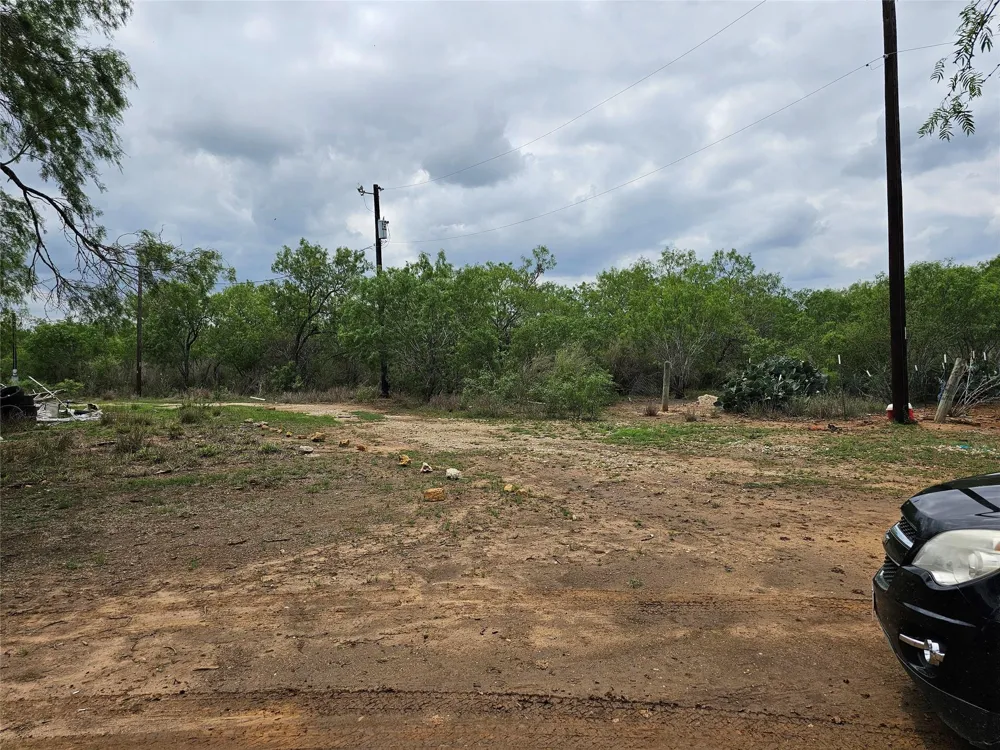 608 Country Breeze Floresville, TX 78114