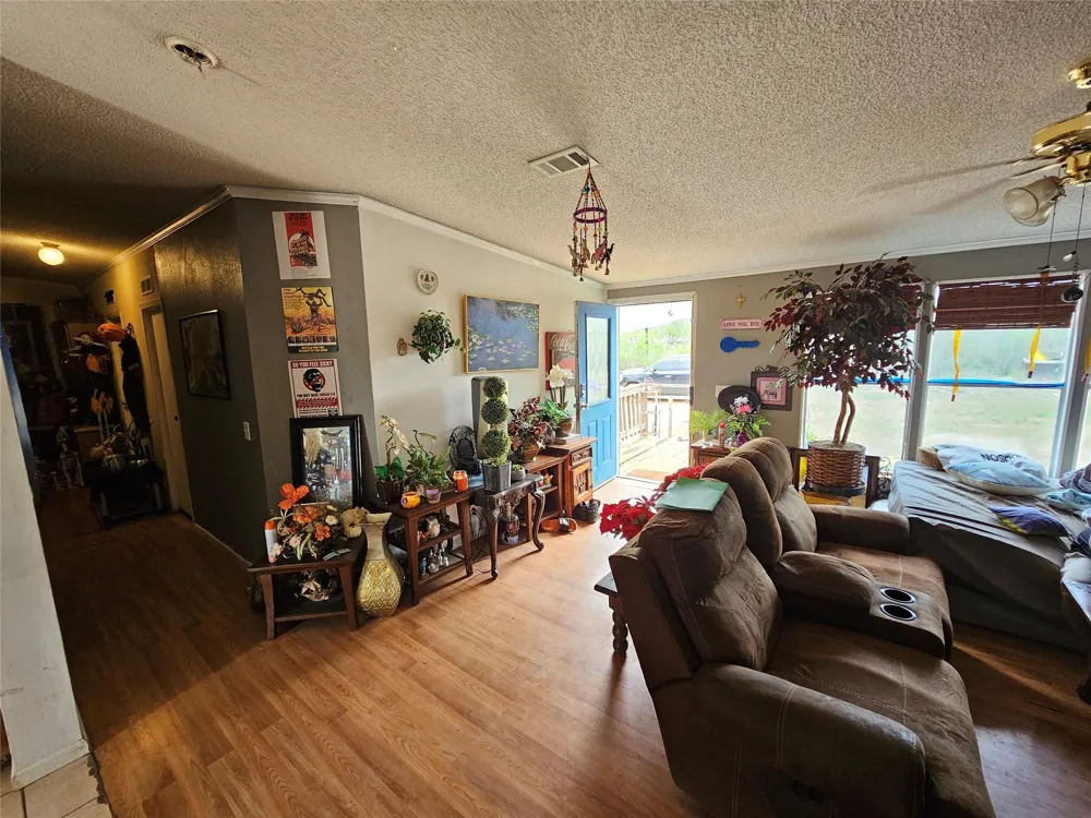 608 Country Breeze Floresville, TX 78114
